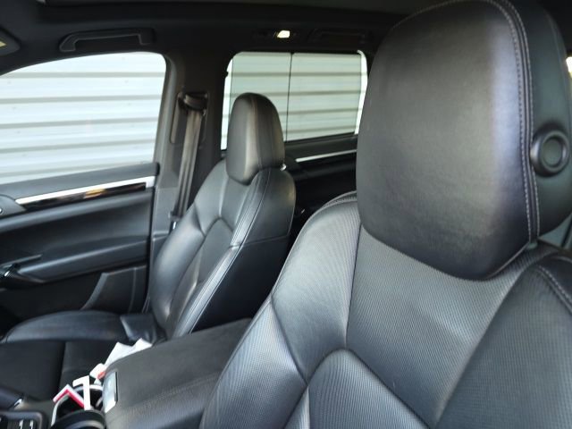 Used 2014 Porsche Cayenne S image 7