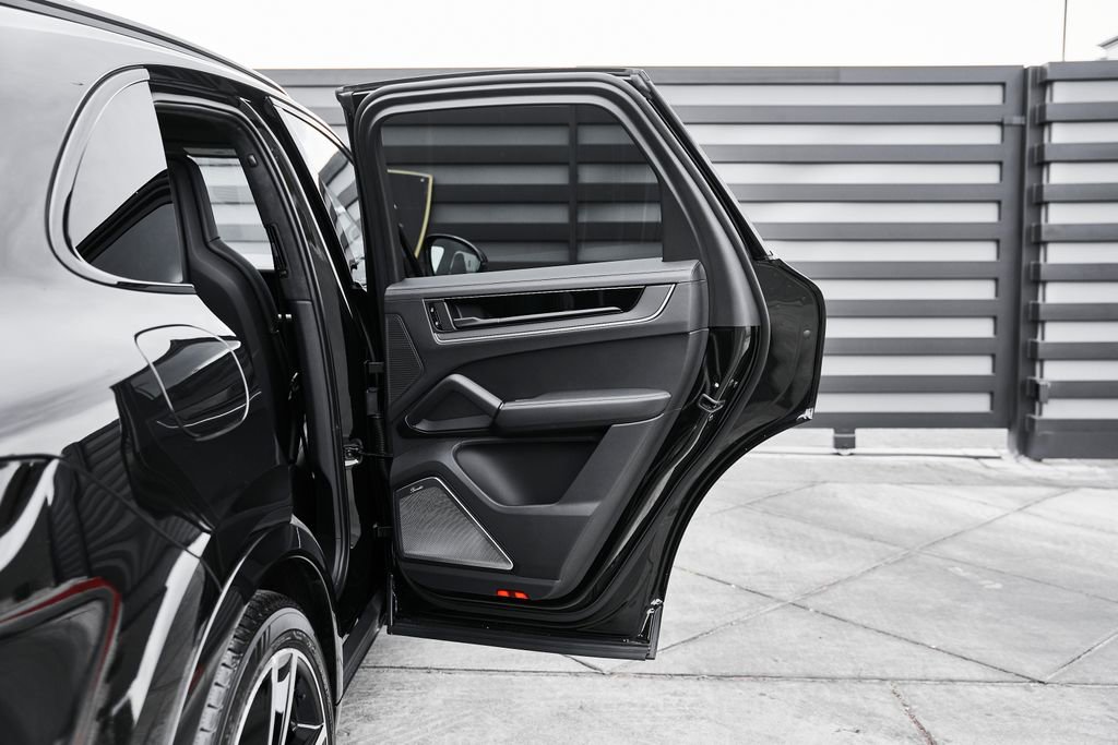 Used 2026 Porsche Cayenne Turbo image 27