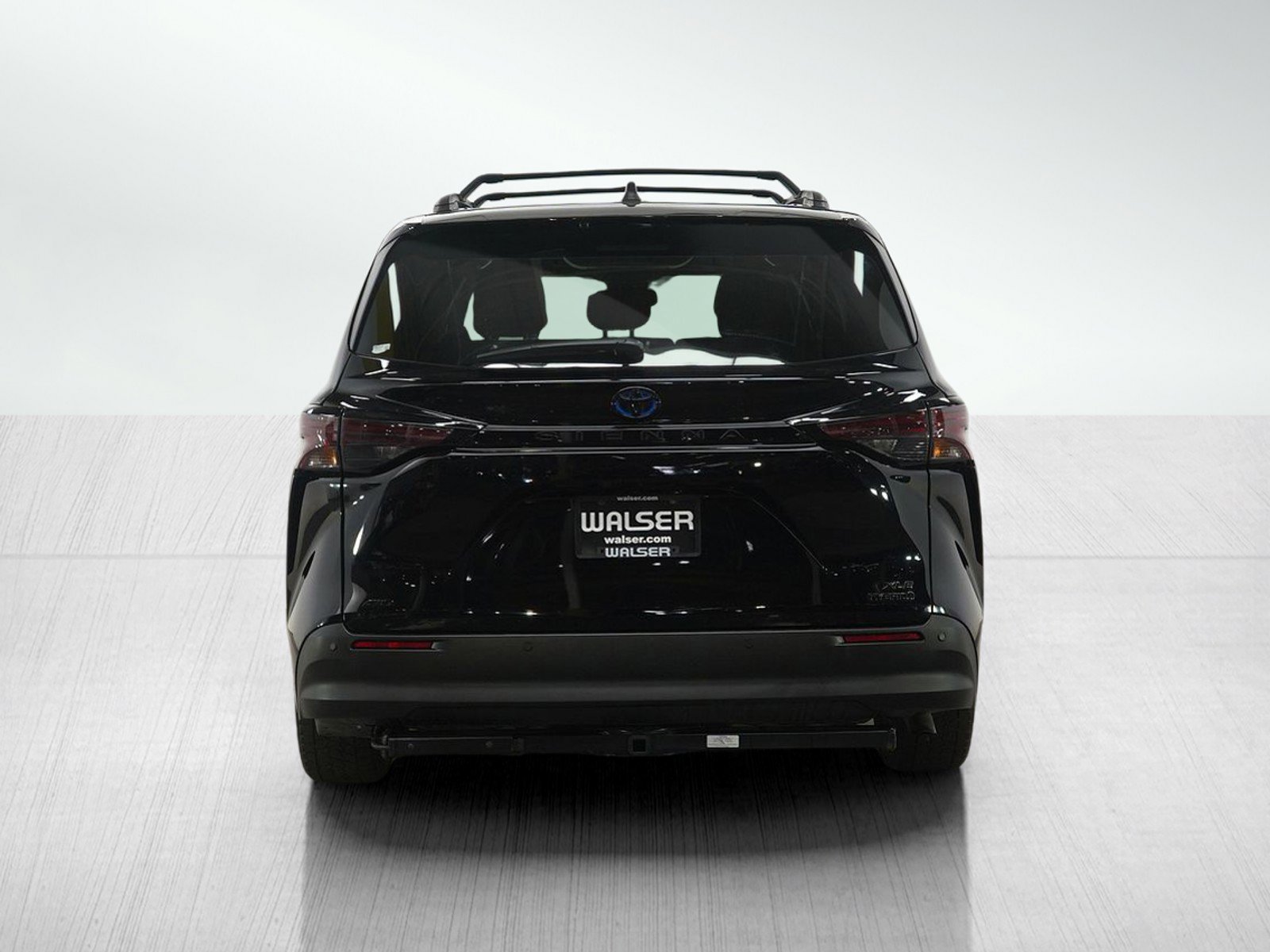 Used 2023 Toyota Sienna XLE Woodland Edition image 4