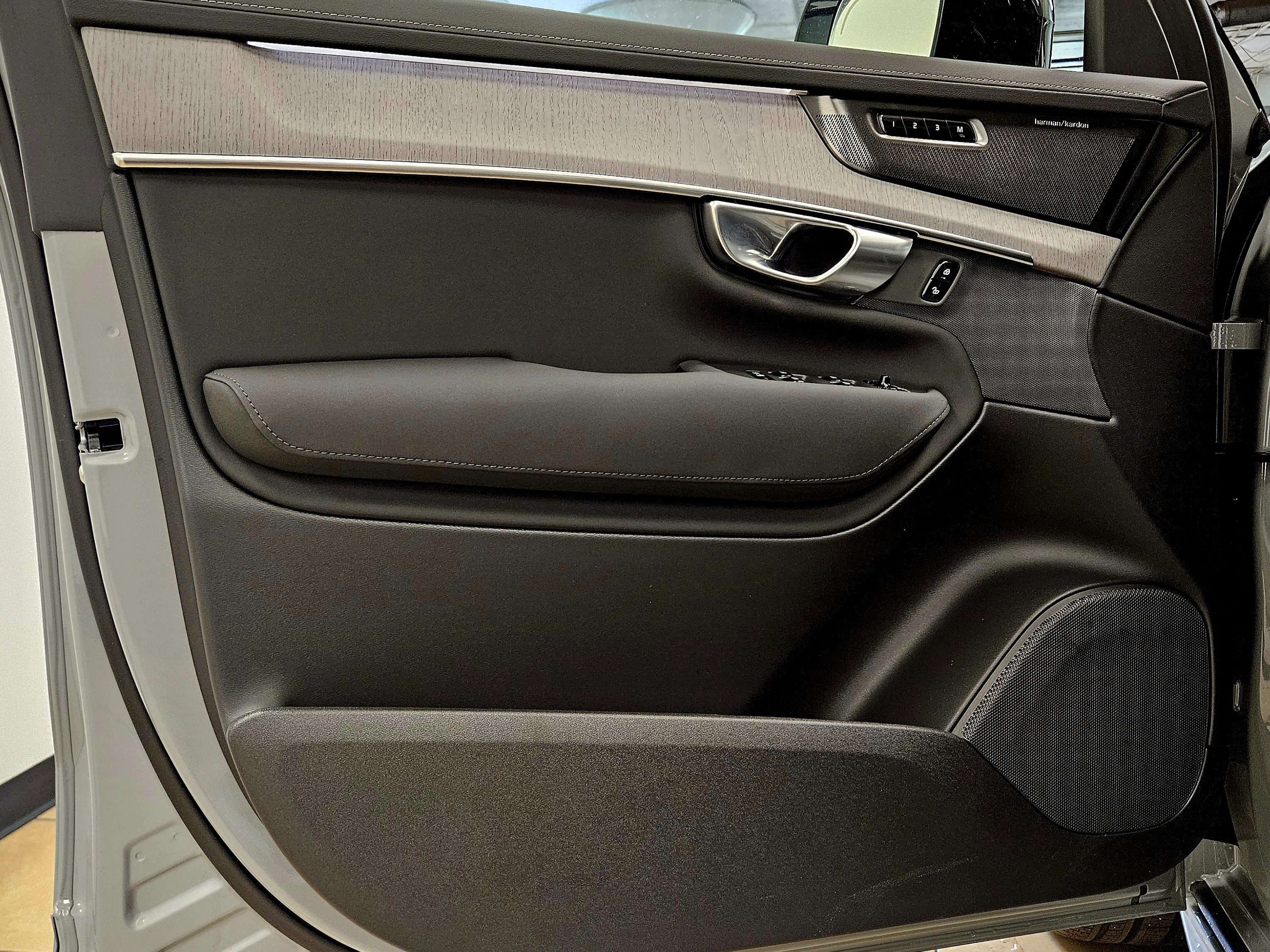 New 2026 Volvo XC90 B6 Ultra w/ Protection Package image 13