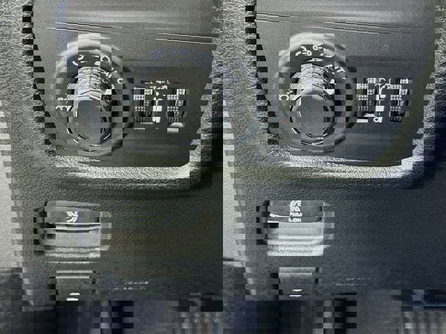 Used 2025 Jeep Grand Cherokee Altitude AWD/4WD image 10