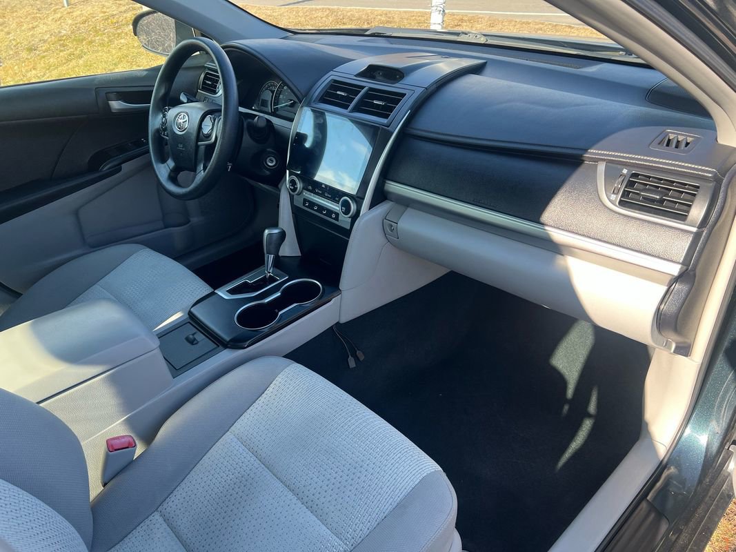 Used 2012 Toyota Camry LE image 18