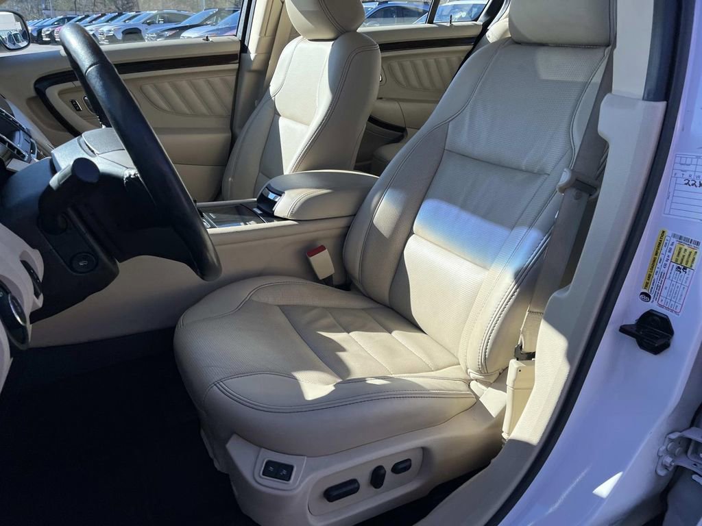 Used 2019 Ford Taurus Limited image 27