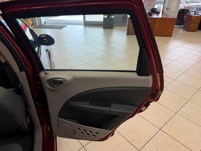 Used 2008 Chrysler PT Cruiser FWD image 13