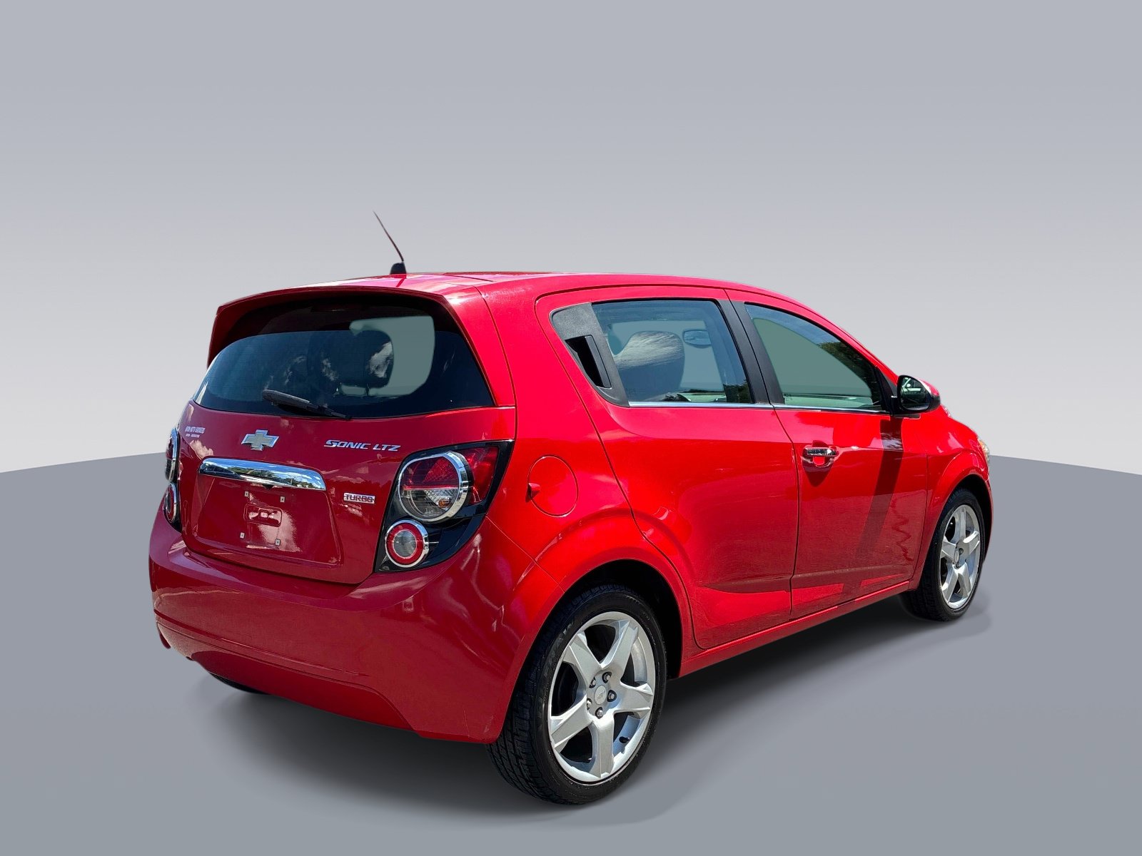 Used 2015 Chevrolet Sonic LTZ FWD image 6