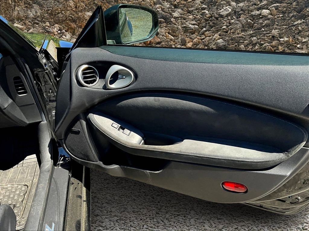 Used 2014 Nissan 370Z Touring w/ Sport Package image 22