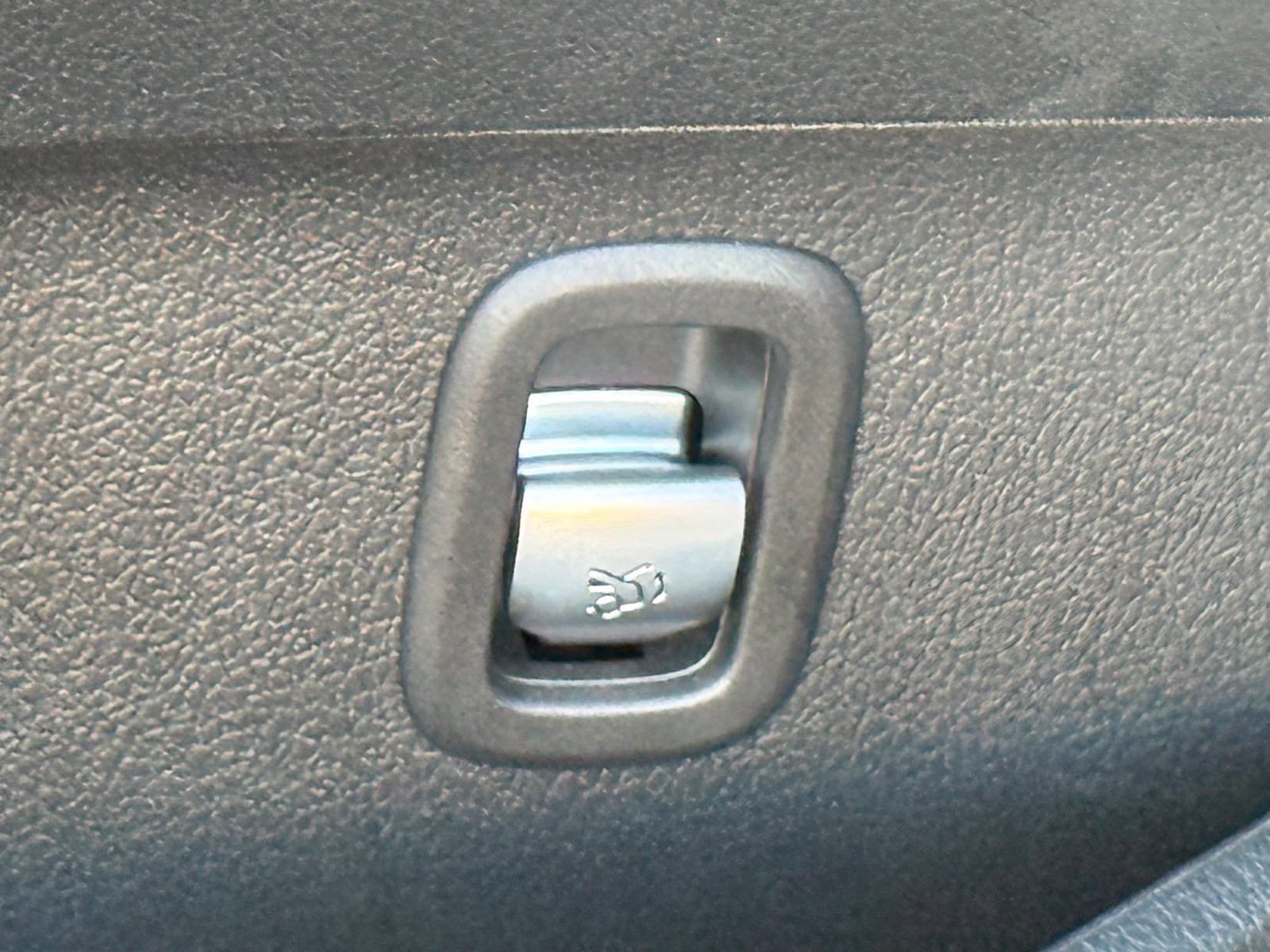 Used 2024 Mercedes-Benz C 300 Sedan image 25