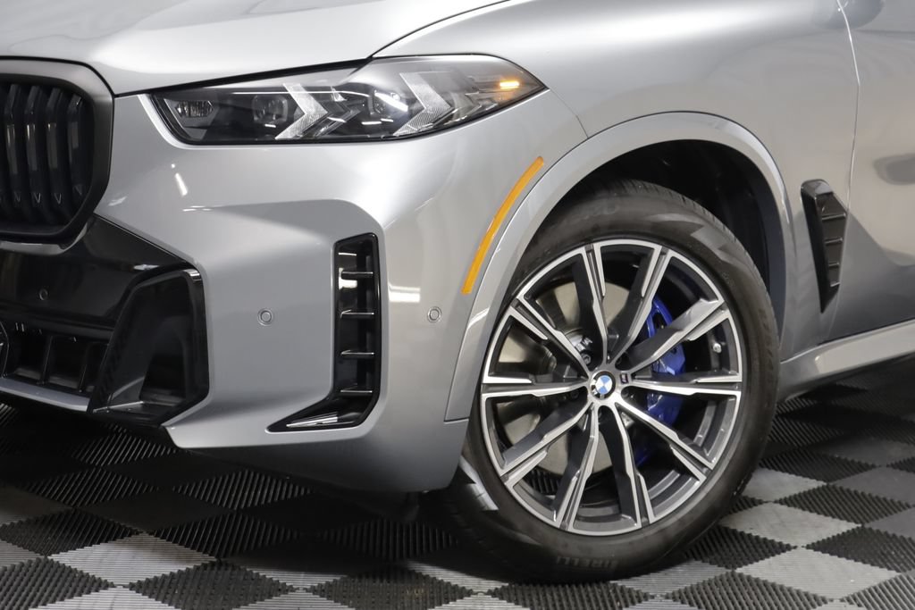 Used 2026 BMW X5 xDrive40i w/ M Sport Package AWD/4WD image 3