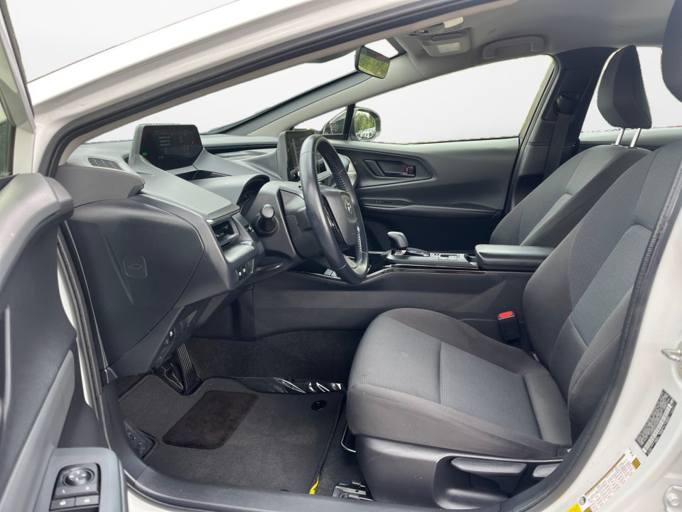 Used 2025 Toyota Prius LE FWD image 9