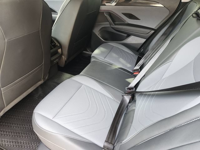 Used 2025 Volkswagen Tiguan SE AWD/4WD image 33