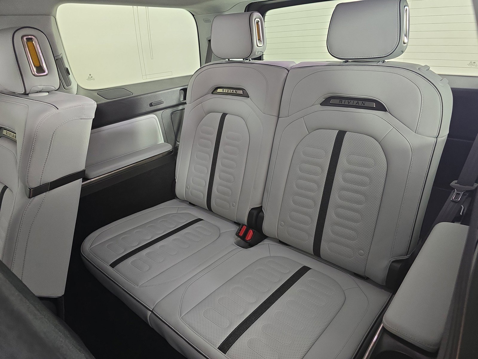 Used 2023 Rivian R1S Adventure image 22