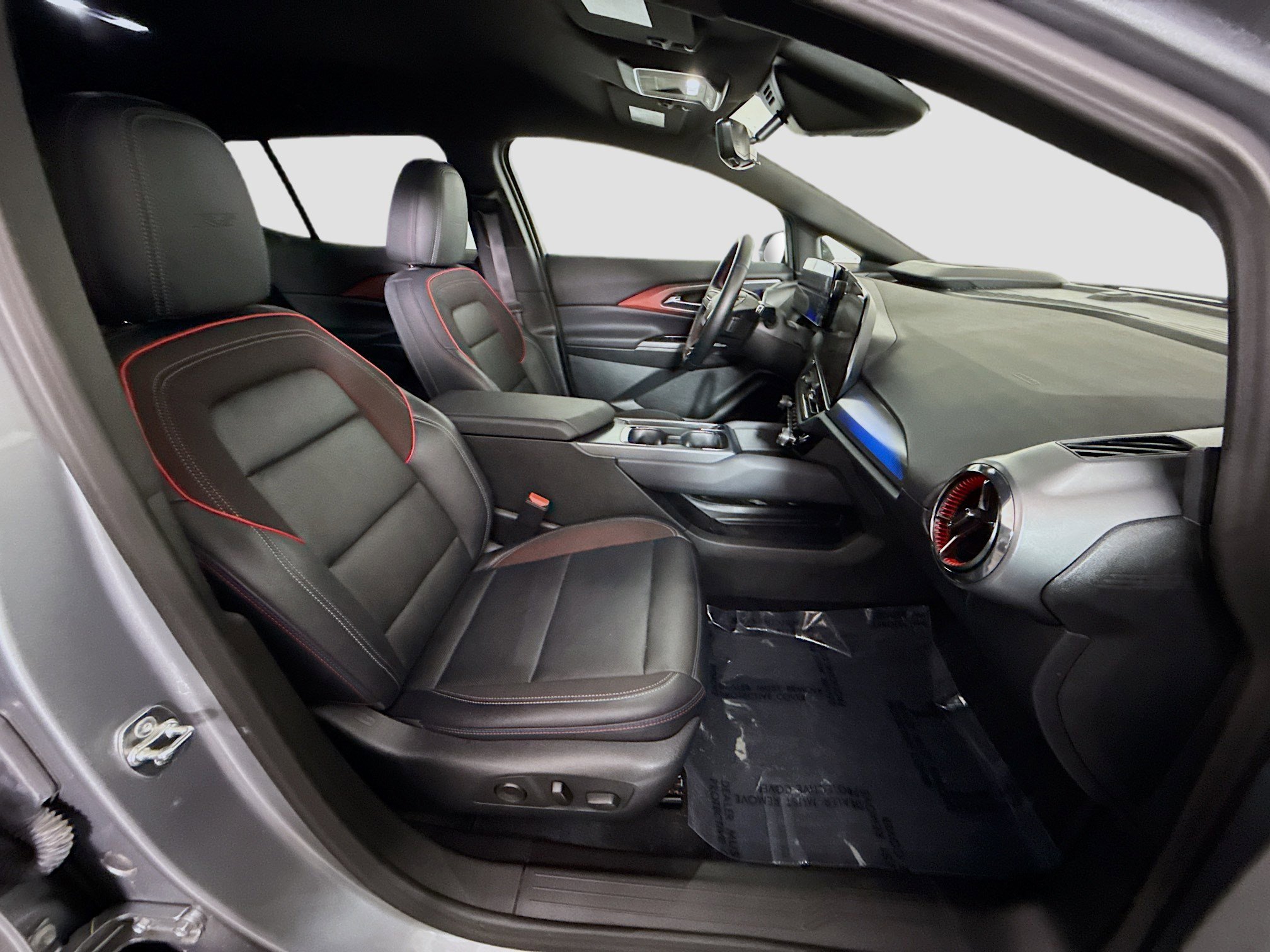 Used 2025 Chevrolet Equinox EV RS w/ Convenience Package II image 28