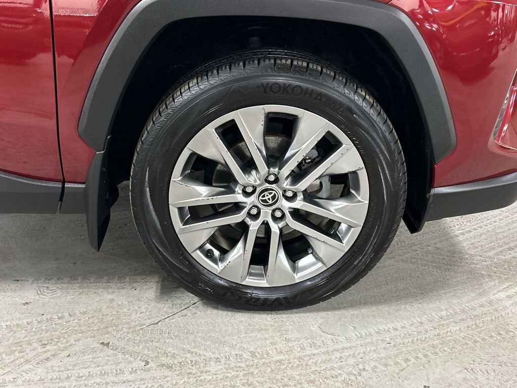 Used 2021 Toyota RAV4 XLE Premium image 13
