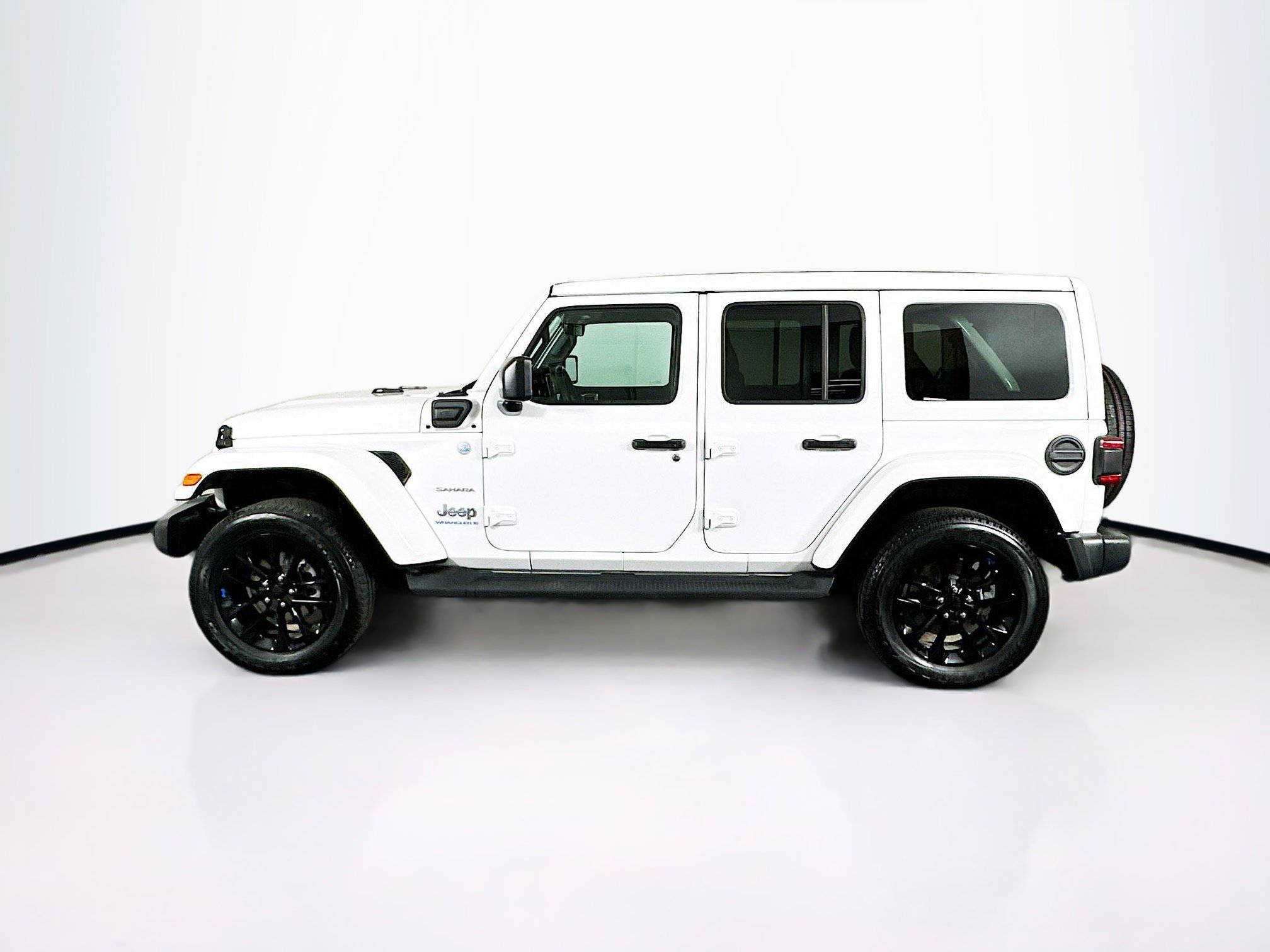 Used 2023 Jeep Wrangler Sahara w/ Cold Weather Group image 4