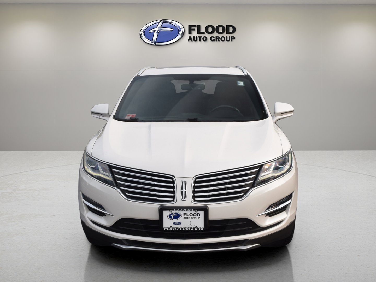 Used 2017 Lincoln MKC Select w/ Select Plus Package AWD/4WD image 2