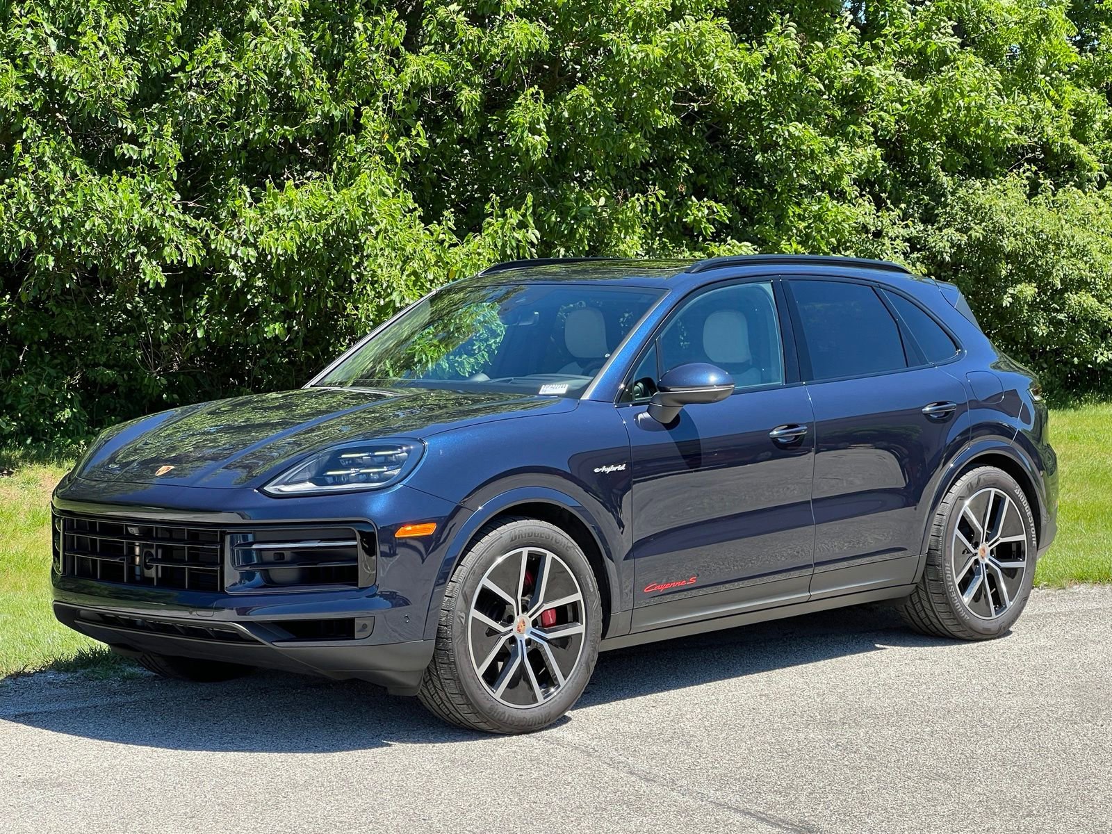 Certified 2025 Porsche Cayenne S AWD/4WD image 1