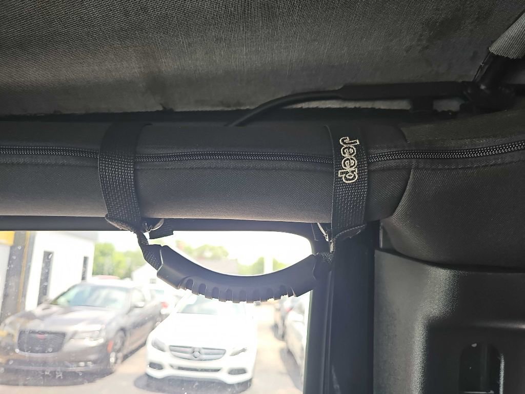 Used 2014 Jeep Wrangler Unlimited Rubicon w/ Connectivity Group image 35