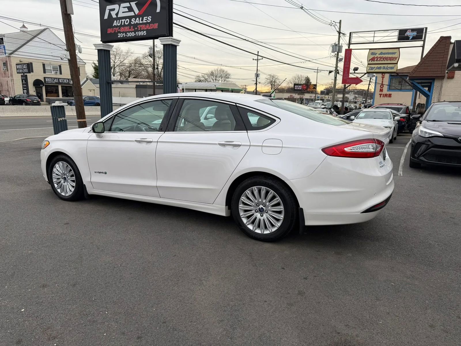 Used 2016 Ford Fusion SE w/ Equipment Group 502A image 4