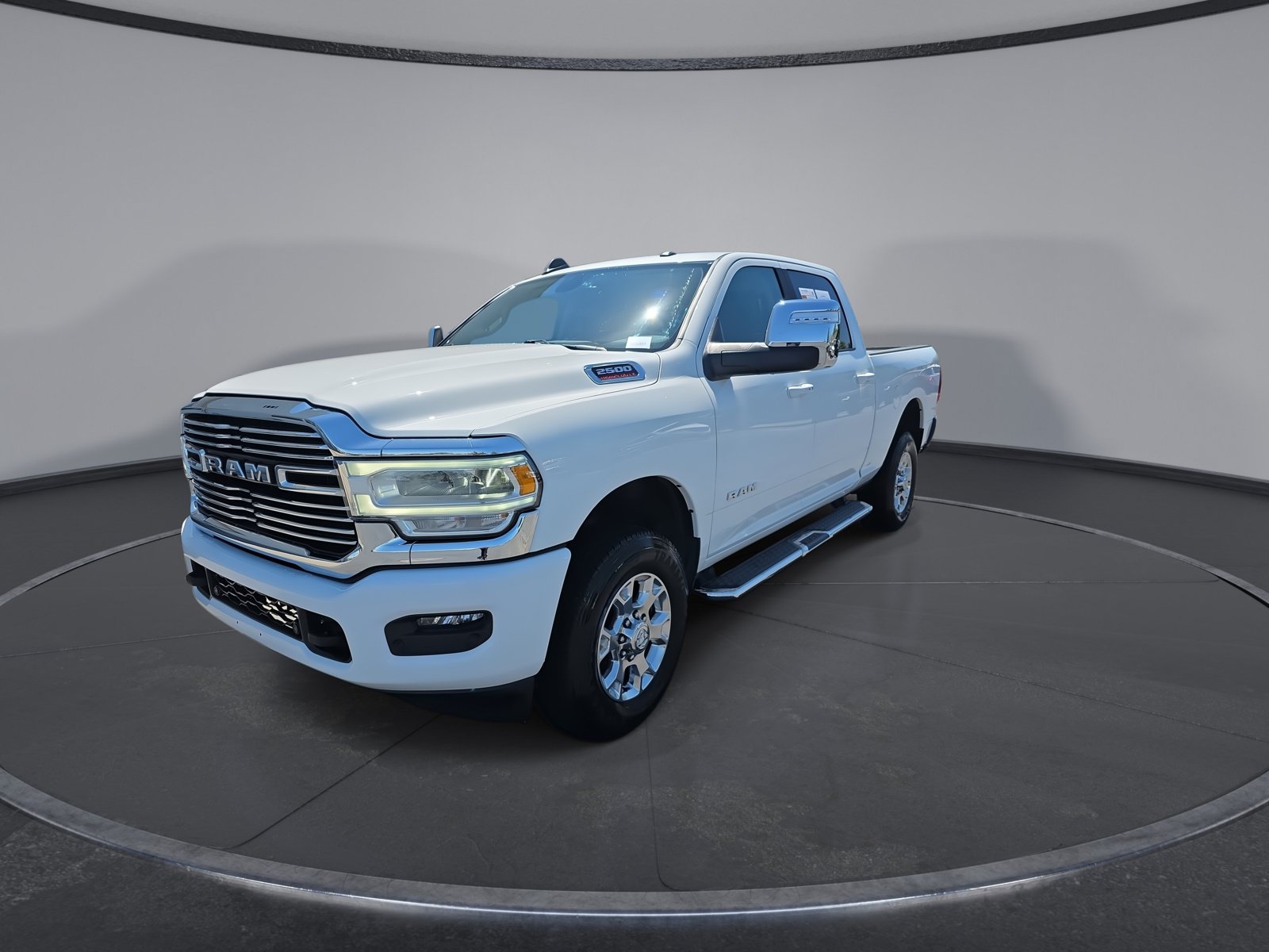 Used 2024 RAM 2500 Laramie AWD/4WD image 4