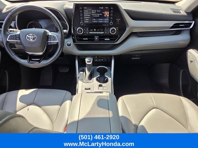Used 2021 Toyota Highlander XLE FWD image 15