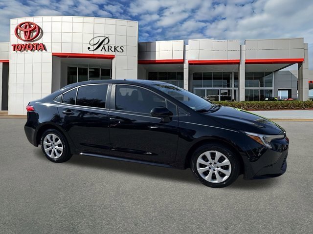 Used 2023 Toyota Corolla LE image 1