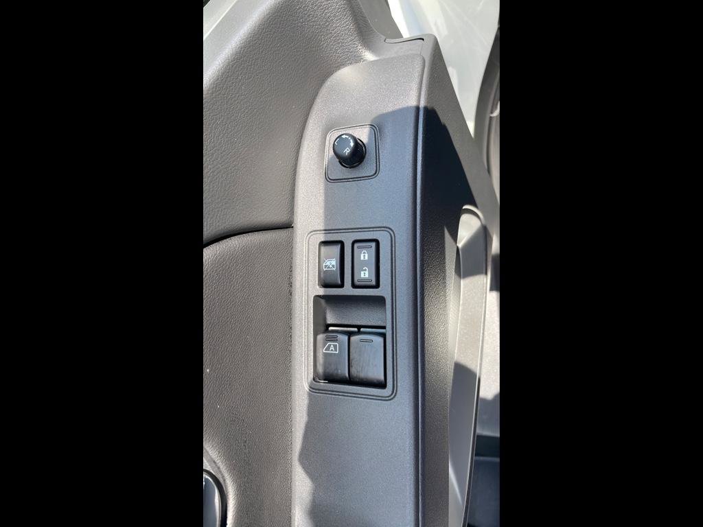 New 2025 Nissan Frontier SV image 9