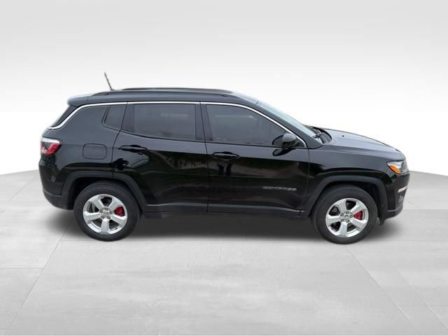 Used 2019 Jeep Compass Latitude w/ Popular Equipment Group AWD/4WD image 2