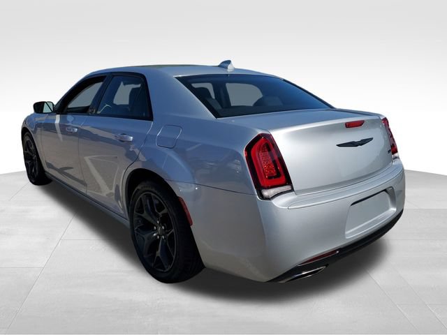 Used 2023 Chrysler 300 Touring w/ Sport Appearance Package RWD image 6