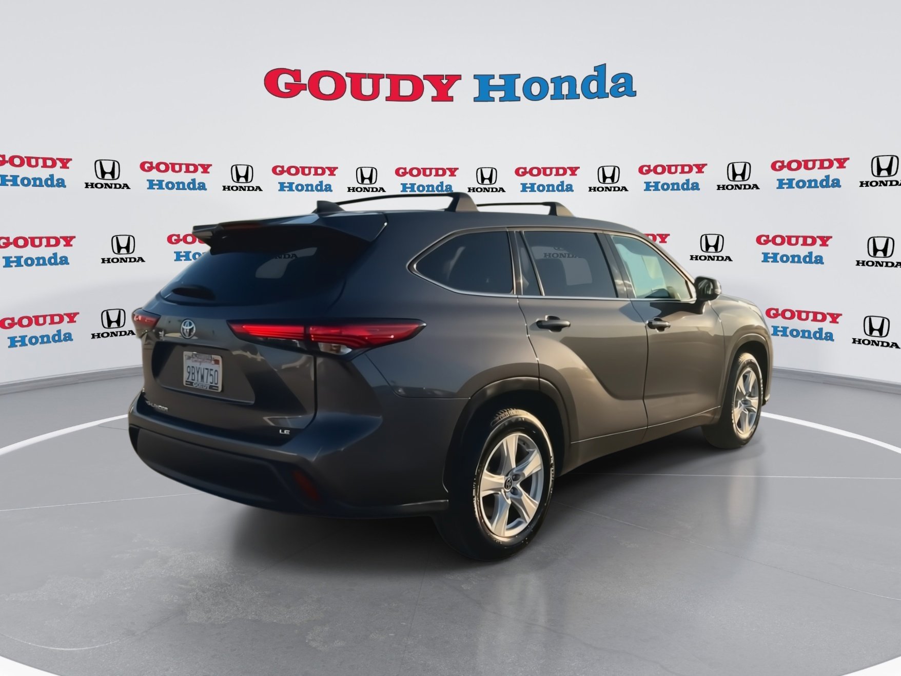 Used 2022 Toyota Highlander LE image 8