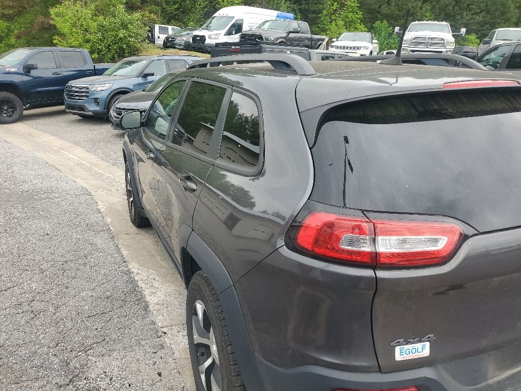 Used 2017 Jeep Cherokee Trailhawk w/ Cold Weather Group AWD/4WD image 9