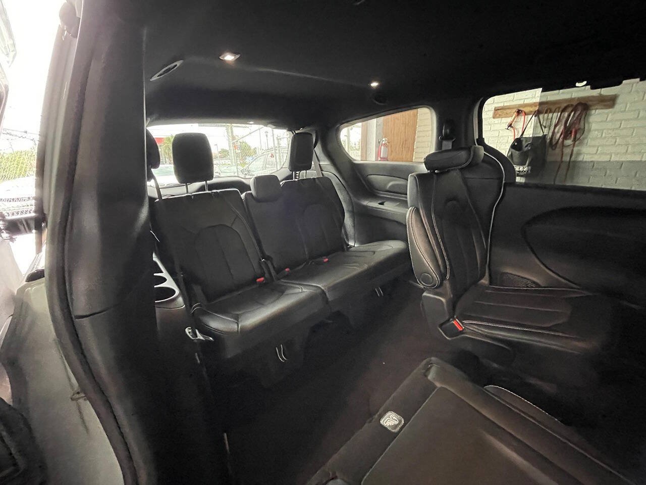 Used 2025 Chrysler Pacifica Select FWD image 10