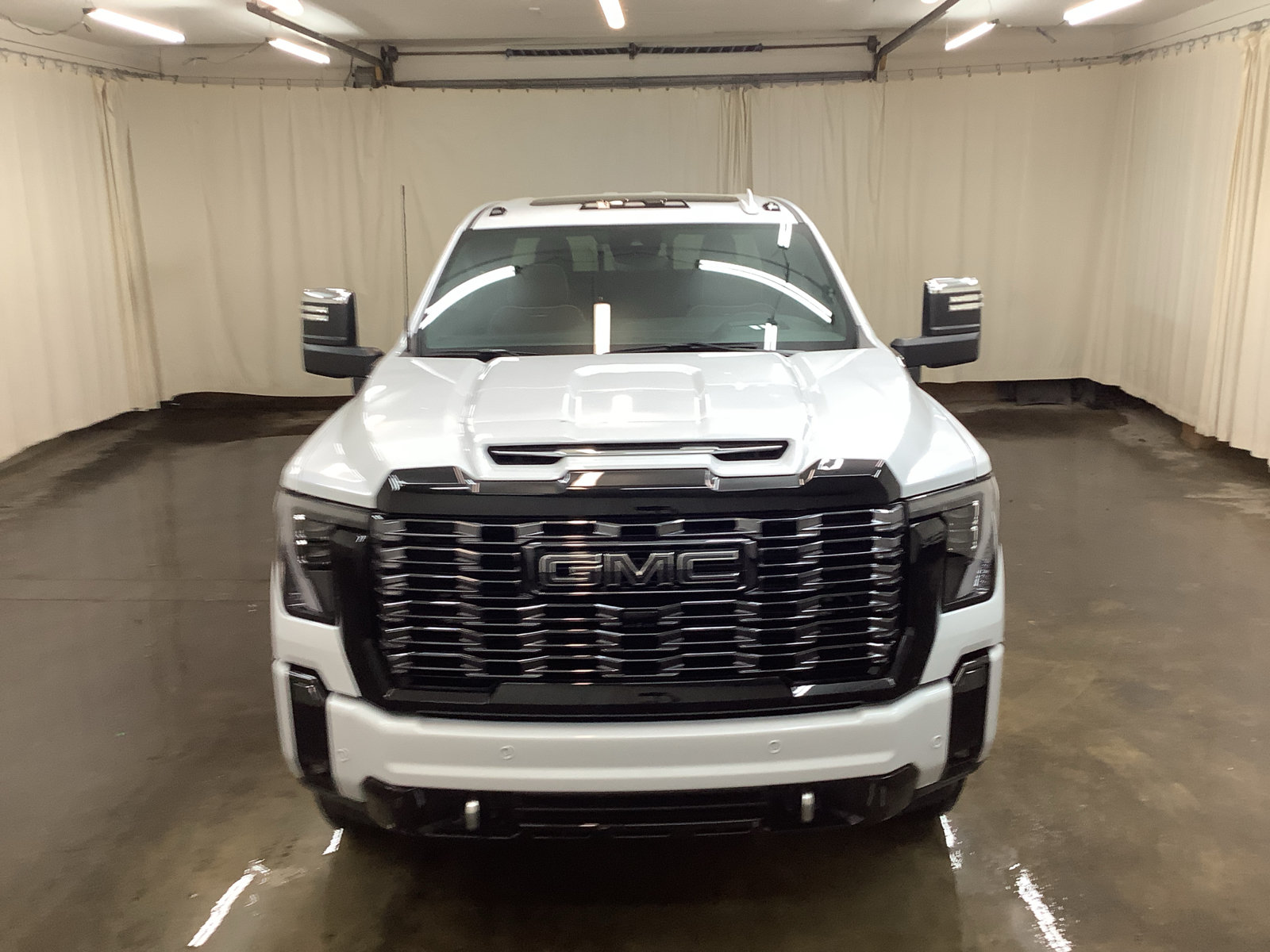 Used 2026 GMC Sierra 2500 Denali Ultimate AWD/4WD image 2