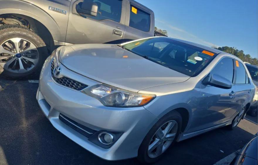 Used 2014 Toyota Camry SE image 1