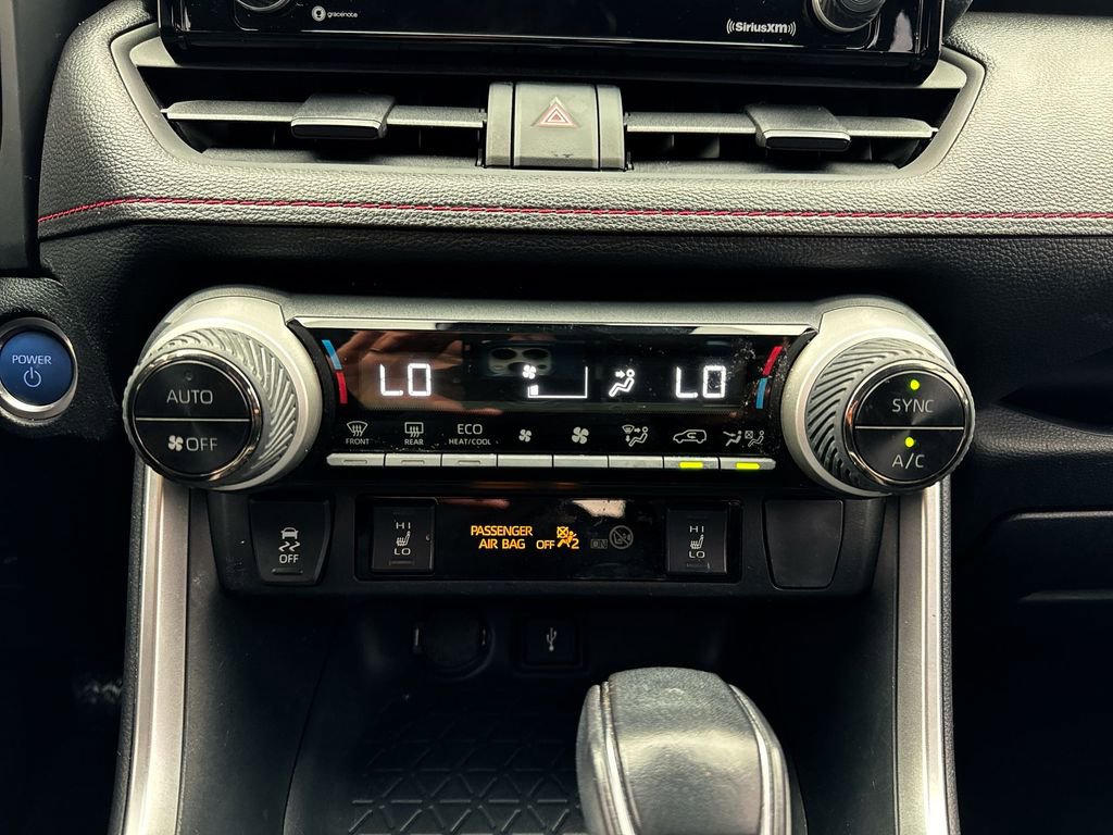 Used 2022 Toyota RAV4 SE image 18