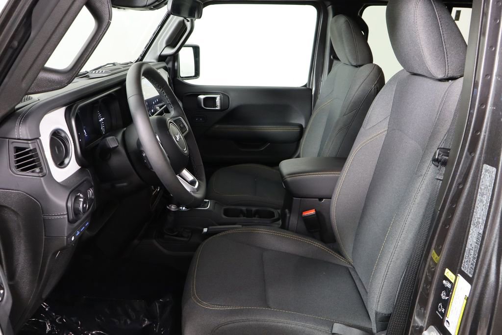 Used 2025 Jeep Wrangler Unlimited Sahara image 16