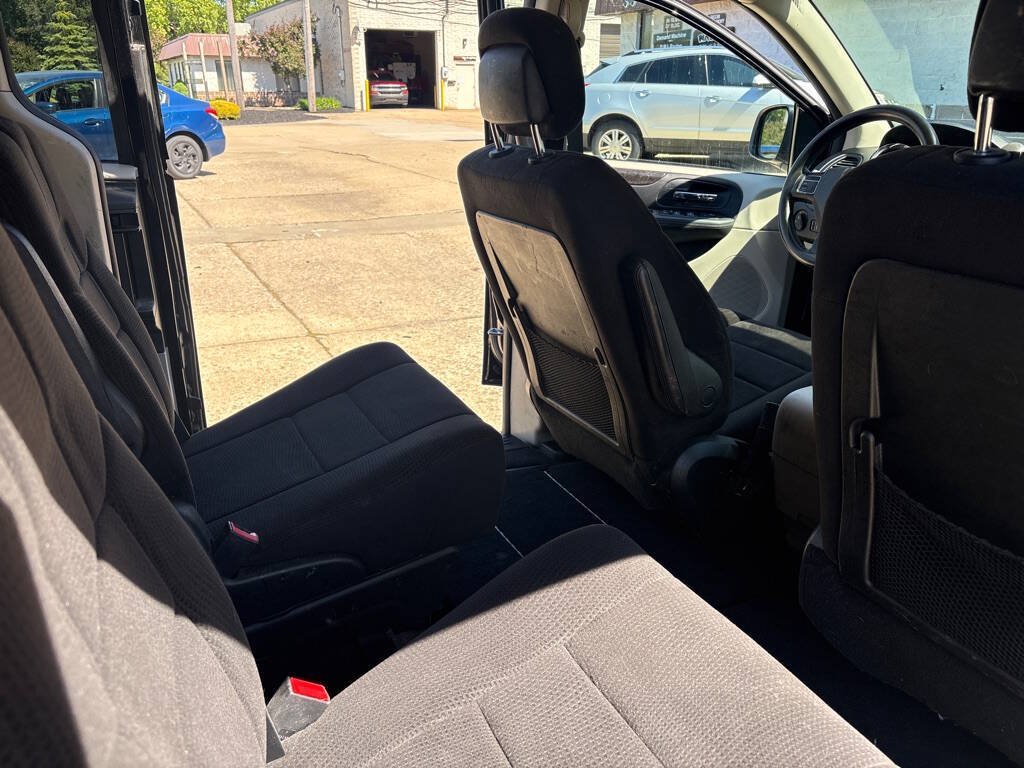 Used 2013 Dodge Grand Caravan SXT FWD image 12