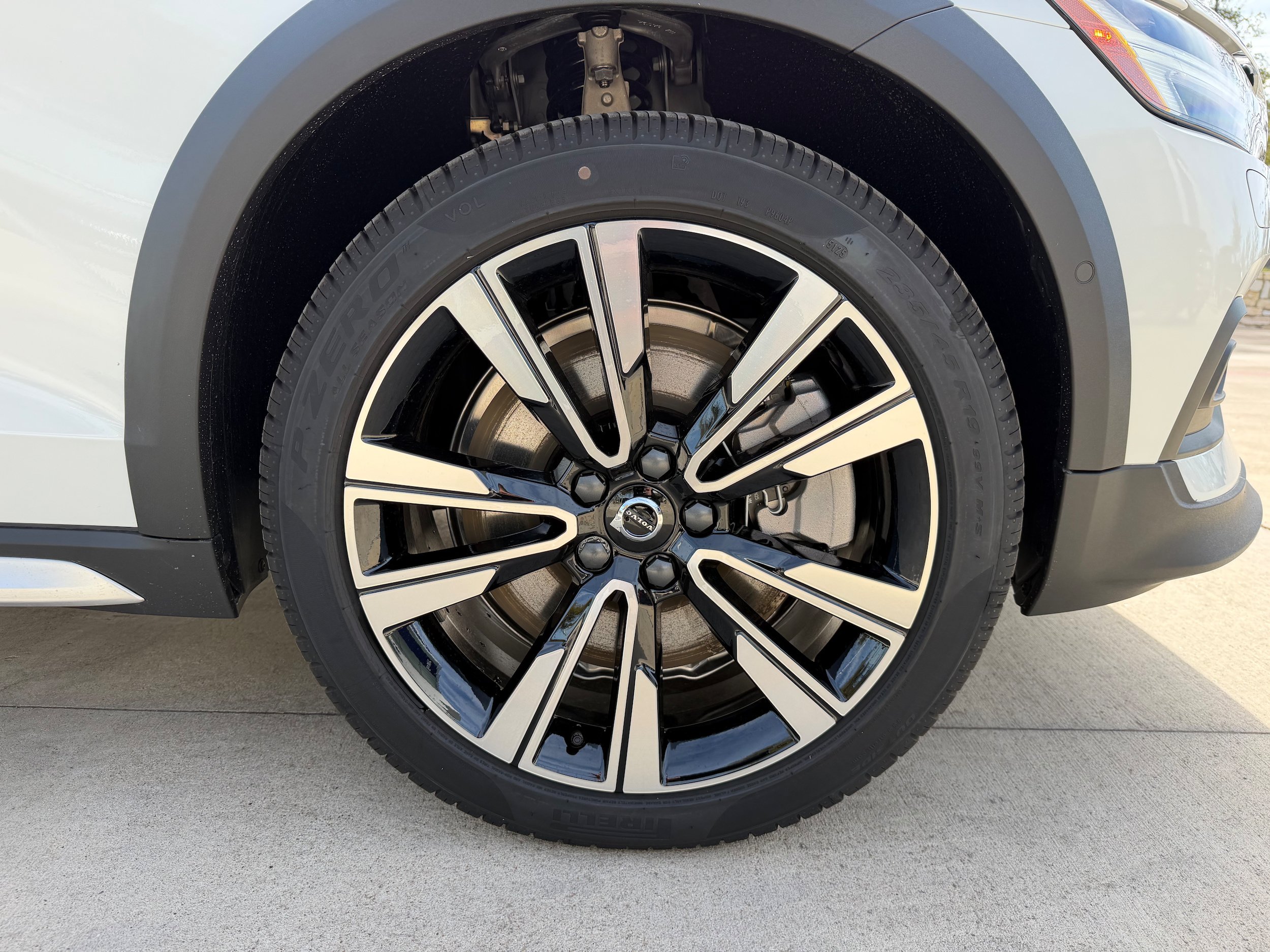 New 2026 Volvo V60 B5 Cross Country Ultra w/ Protection Package Premier AWD/4WD image 7
