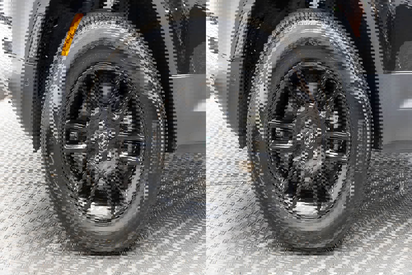 Used 2025 Land Rover Defender 110 S image 7