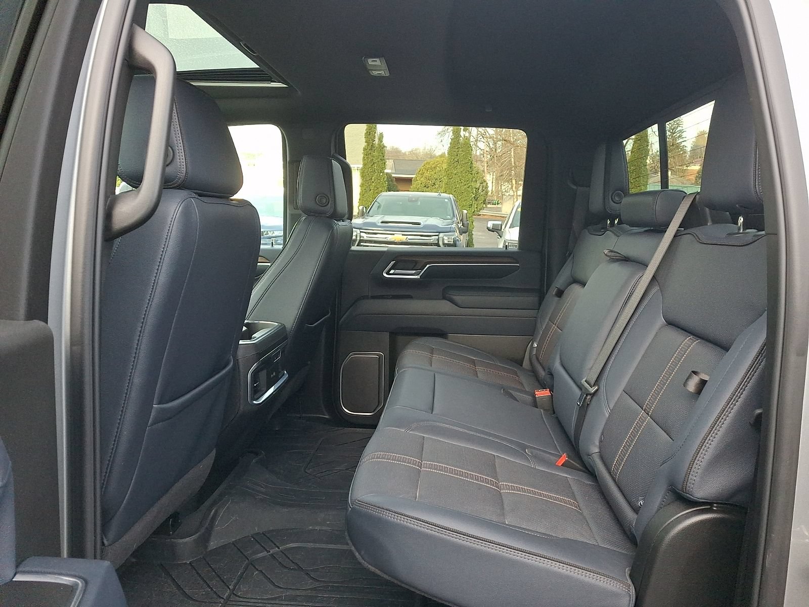 Certified 2025 Chevrolet Silverado 3500 High Country w/ High Country Premium Package AWD/4WD image 10
