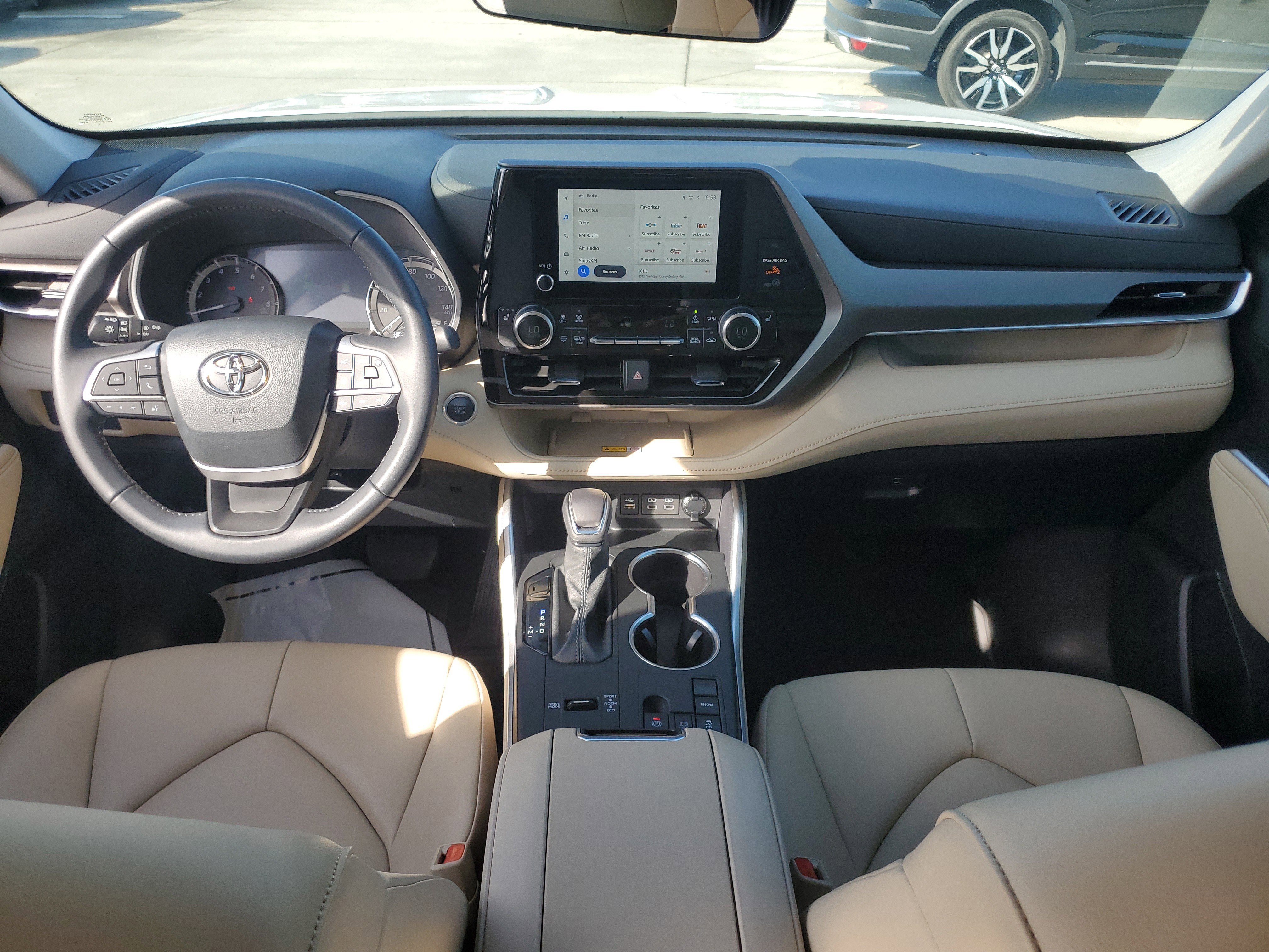 Used 2024 Toyota Highlander XLE FWD image 13