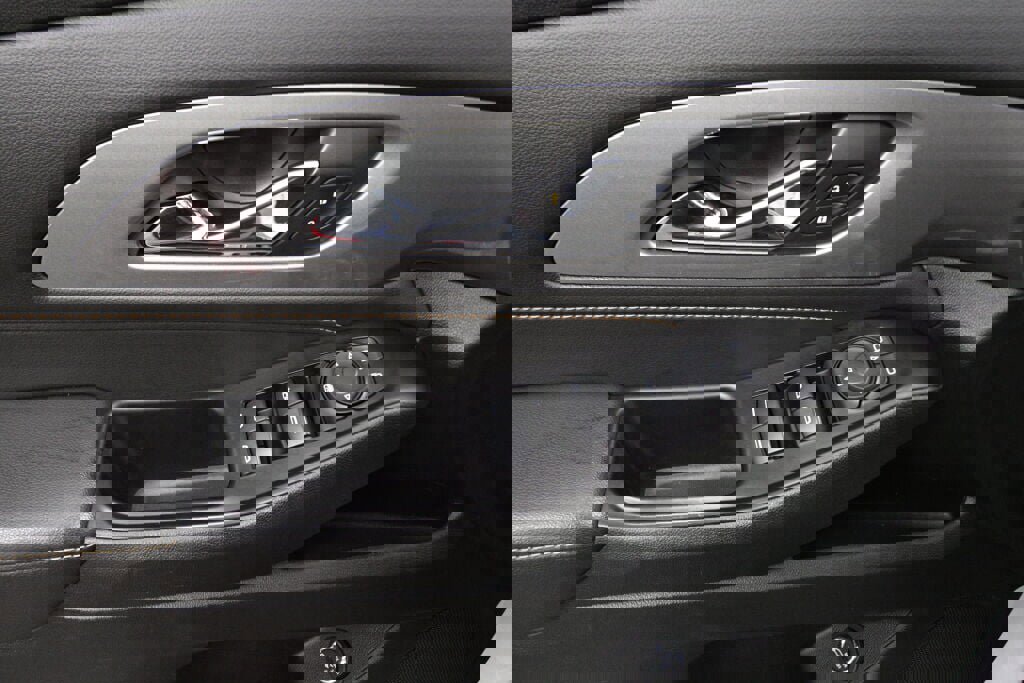 Used 2020 Chevrolet Traverse LT image 11