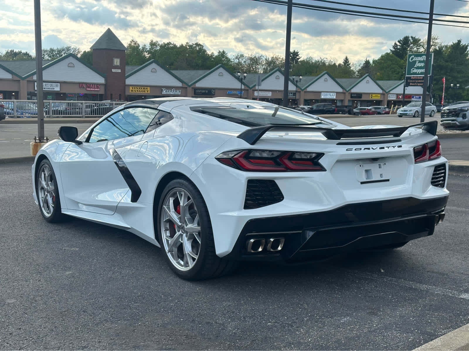 Used 2023 Chevrolet Corvette Stingray Preferred Cpe w/ Z51 Performance Package RWD image 5