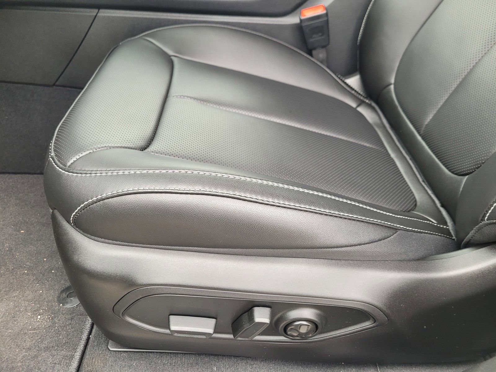 New 2025 Jeep Grand Cherokee Limited w/ Luxury Tech Group II image 13