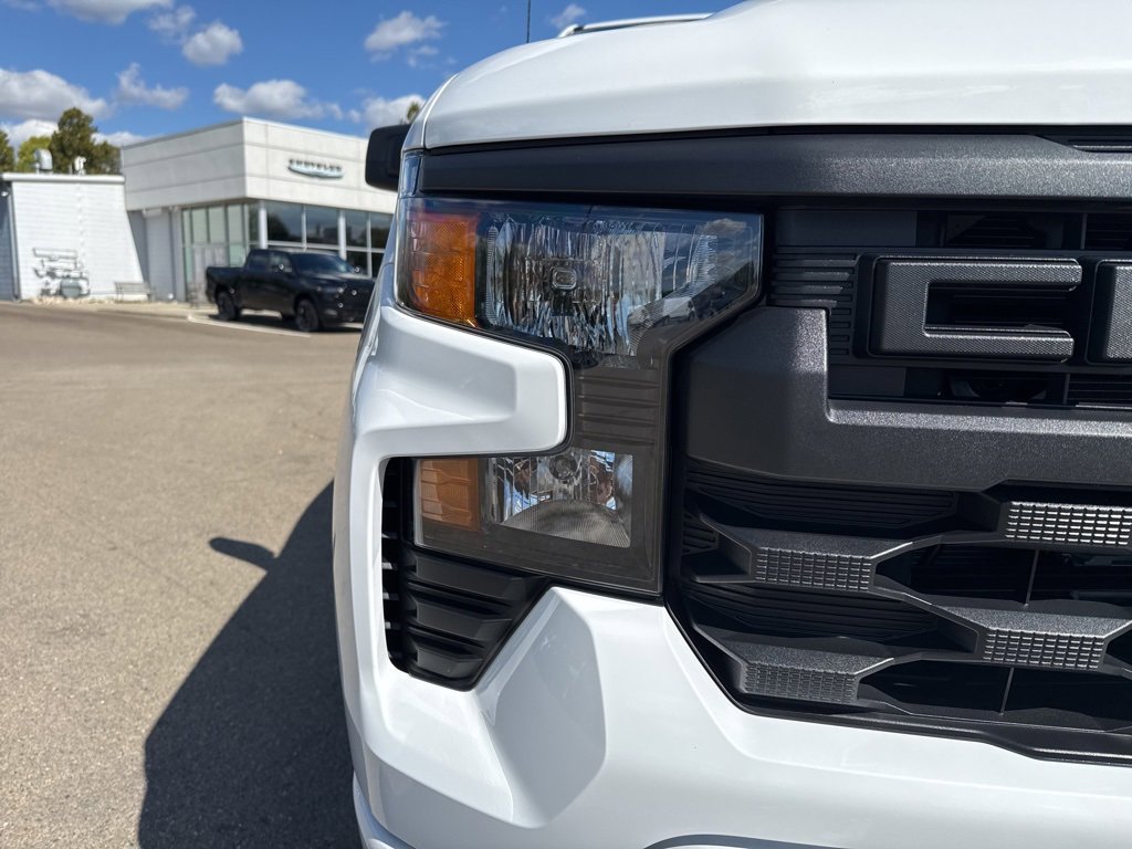 Used 2025 Chevrolet Silverado 1500 Custom image 9