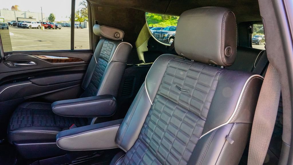 Certified 2024 Cadillac Escalade ESV Sport Platinum image 11