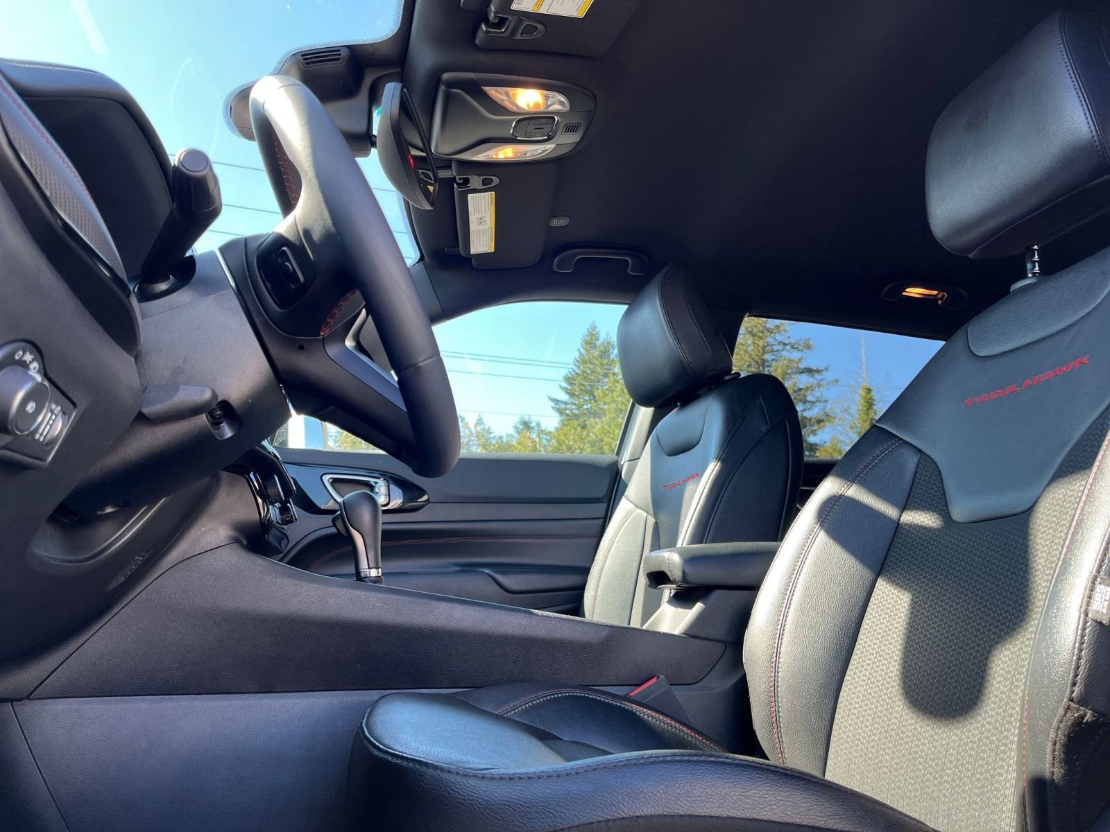 Used 2025 Jeep Compass Trailhawk image 27