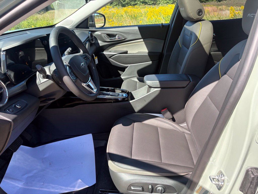 New 2026 Chevrolet Trax ACTIV w/ Sunroof Package FWD image 15