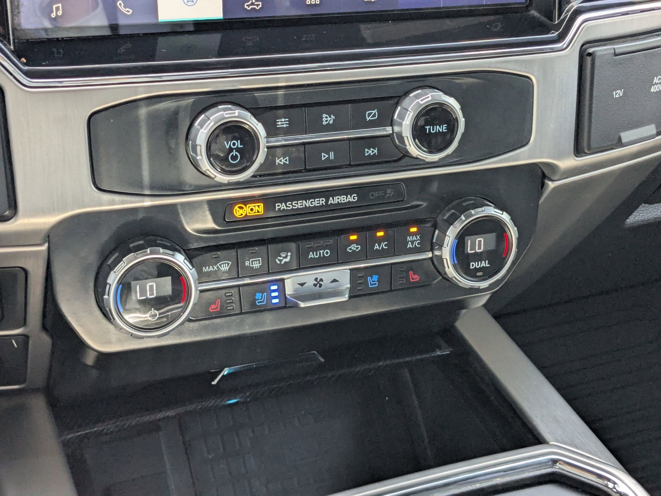 Used 2022 Ford F450 Platinum w/ FX4 Off-Road Package image 28