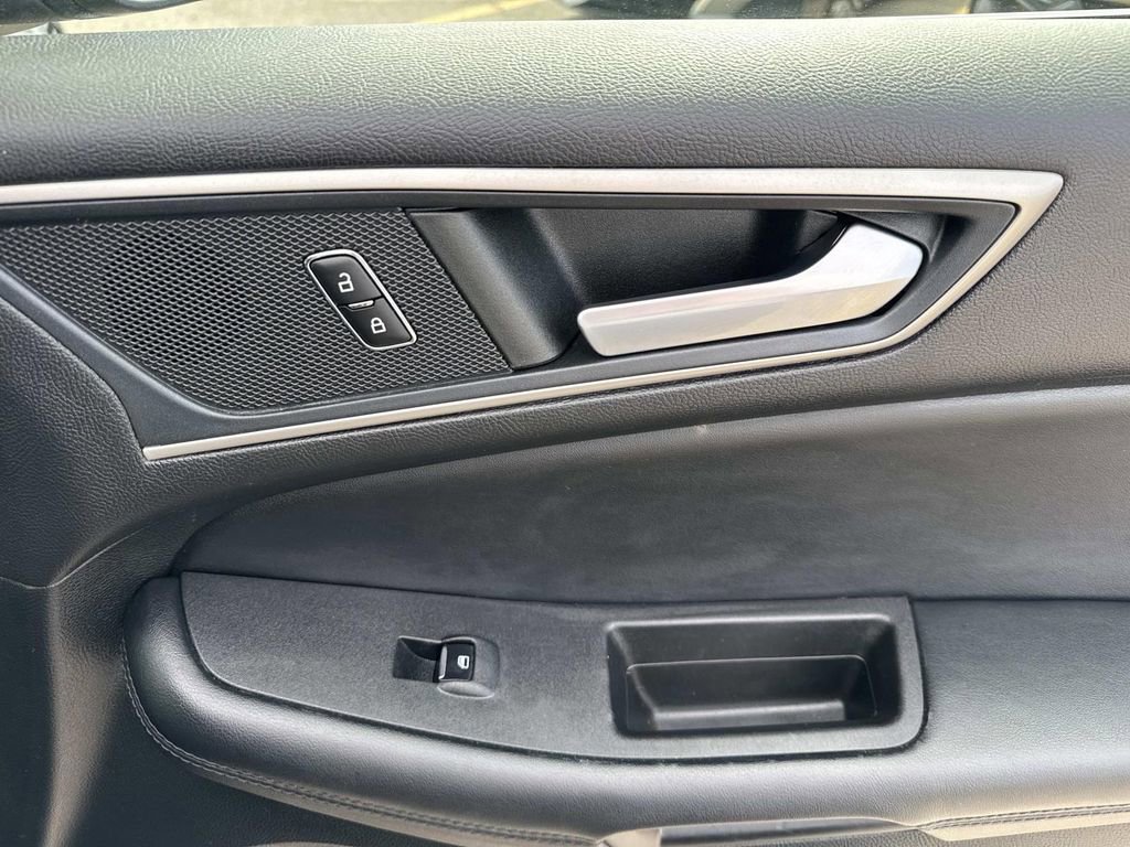 Used 2023 Ford Edge SEL image 15