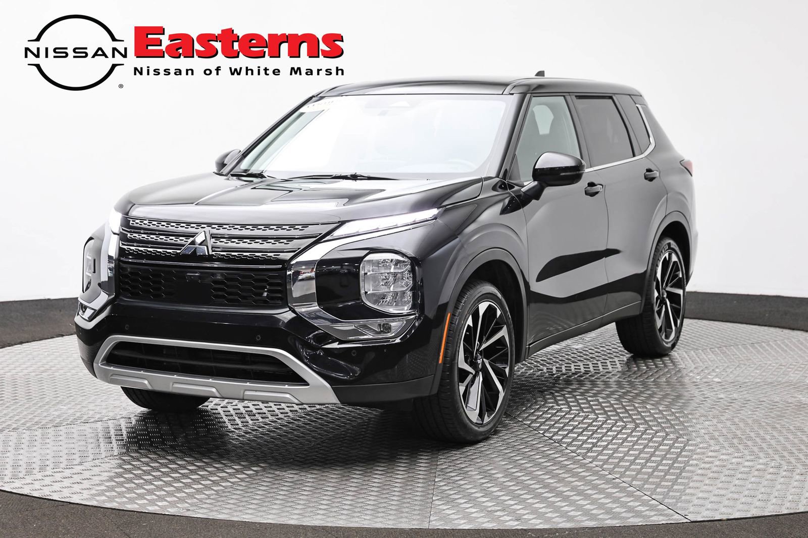 Used 2024 Mitsubishi Outlander AWD image 1
